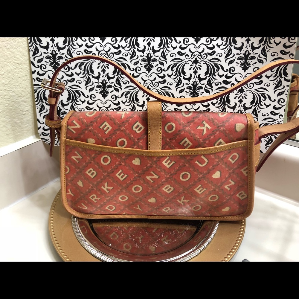 Dooney & Bourke Coral & Tan Crossword Letter  Heart Pattern Vinyl Purse - Picture 2 of 7